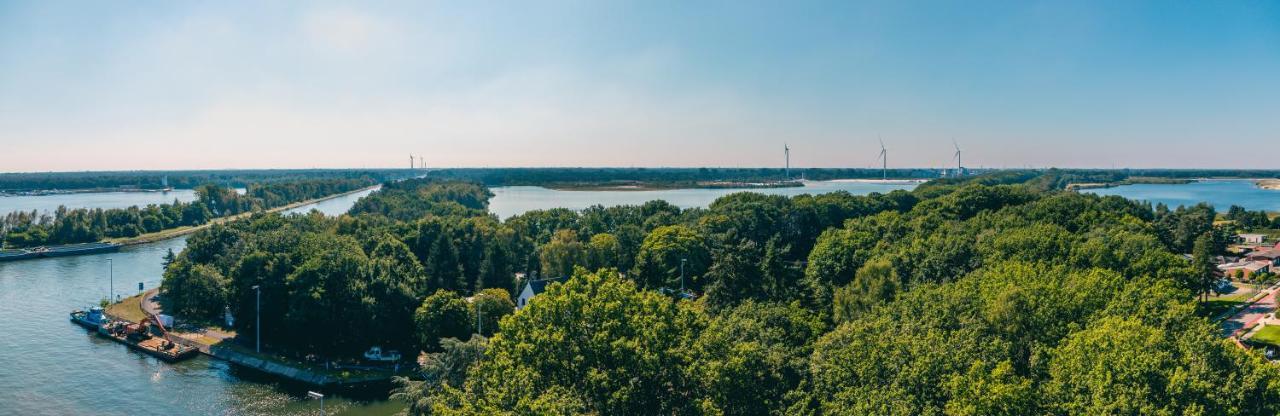 Zilverstrand Mol Buitenkant foto